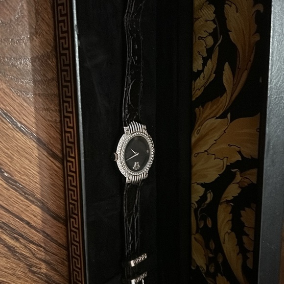 Versace Watch - Picture 5 of 5